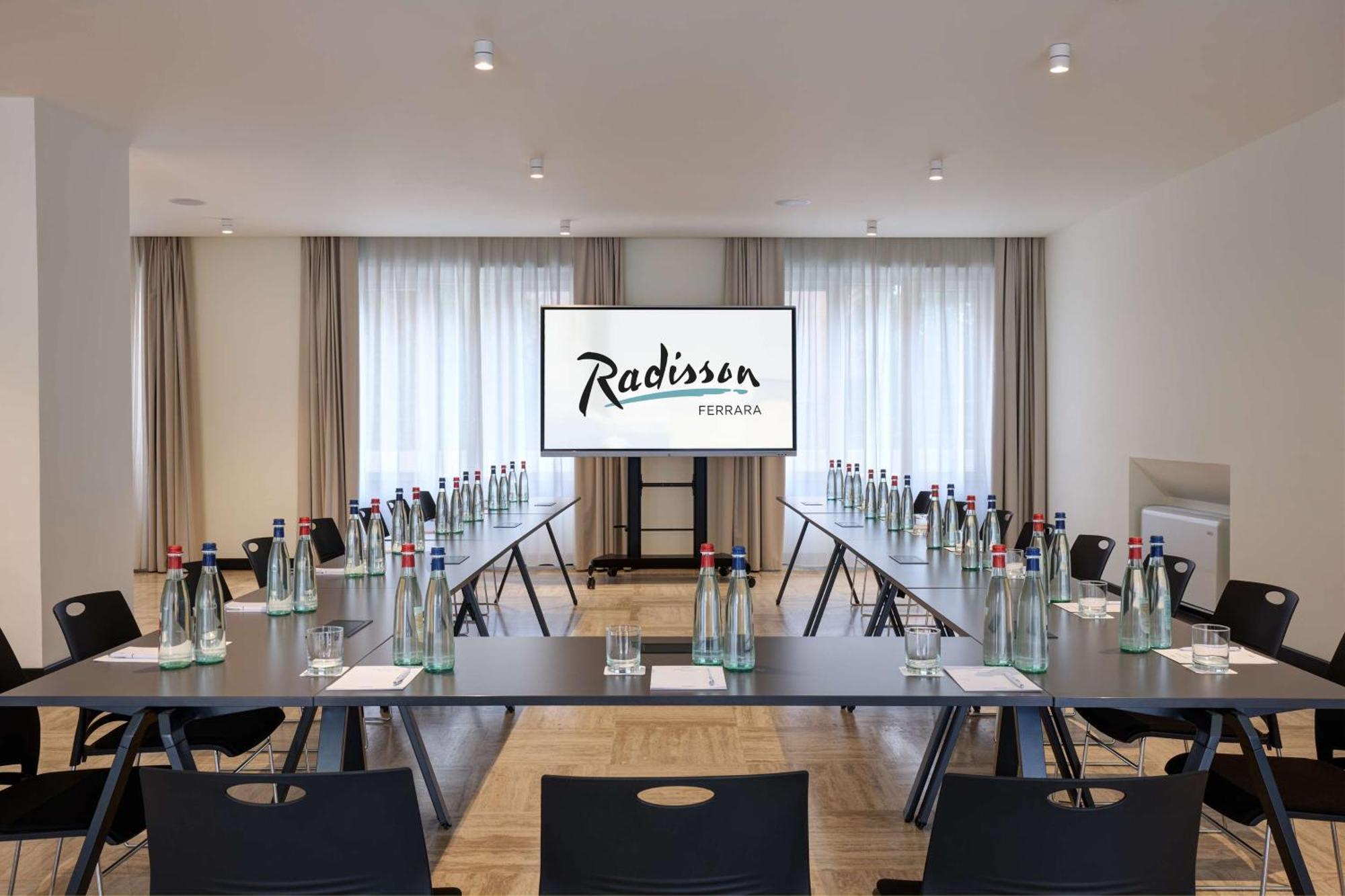 Radisson Hotel Феррара Экстерьер фото