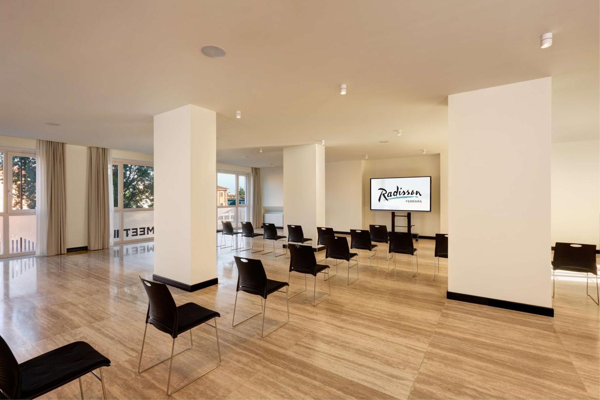 Radisson Hotel Феррара Экстерьер фото