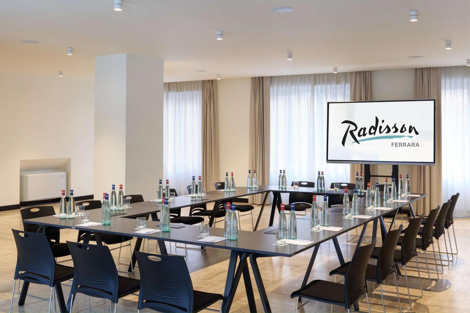 Radisson Hotel Феррара Экстерьер фото